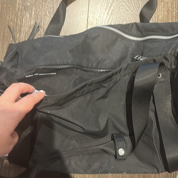 Lululemon Black Duffle Gym Bag - Crossbody Approx 30L - In Very Good Condition - Picture 8 of 10